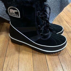 Sorel Women's Black and White Winter Boots